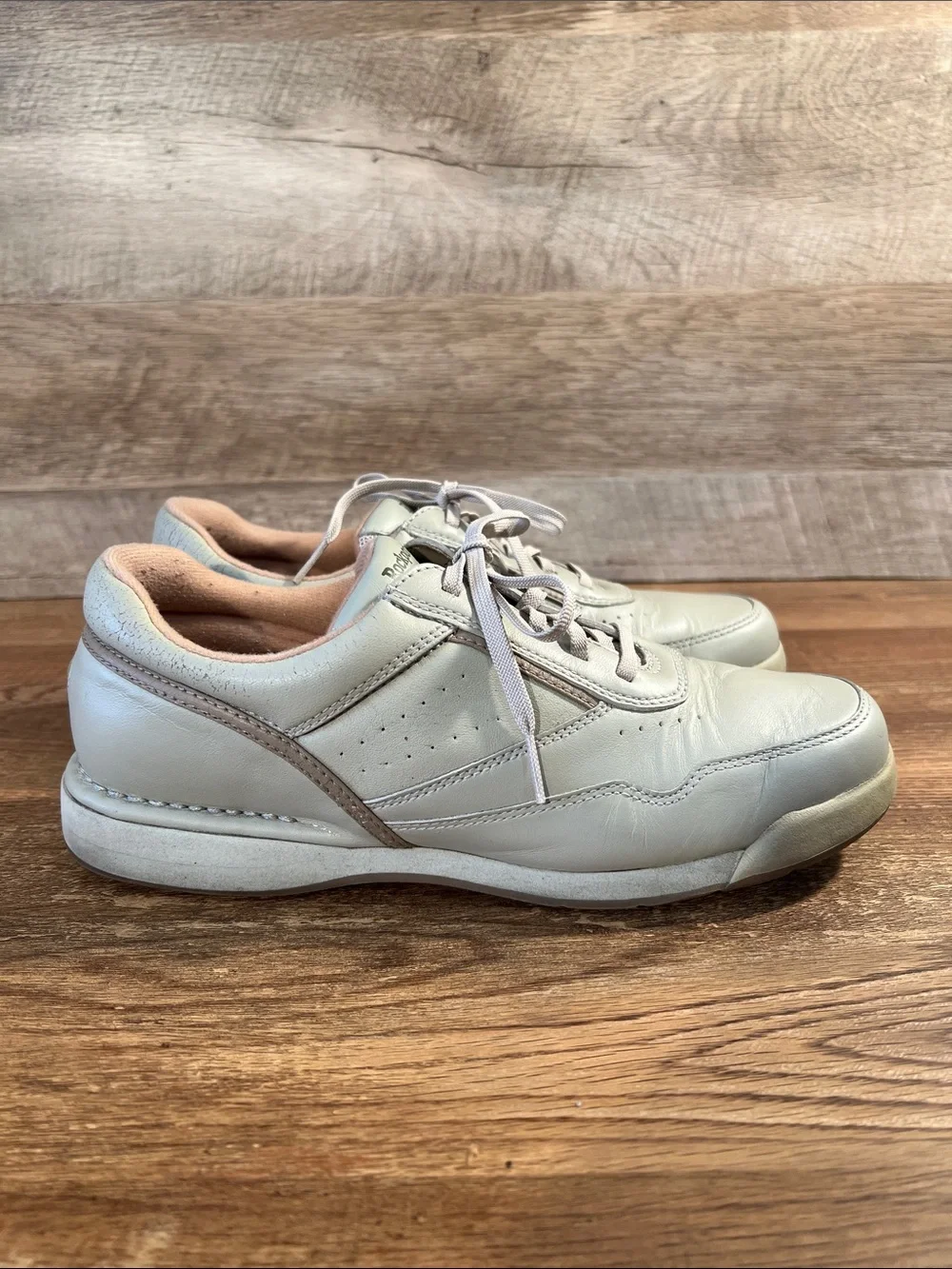 Rockport‎ Women's ProWalker Sneakers Women’s Size 8.5 WR7102N